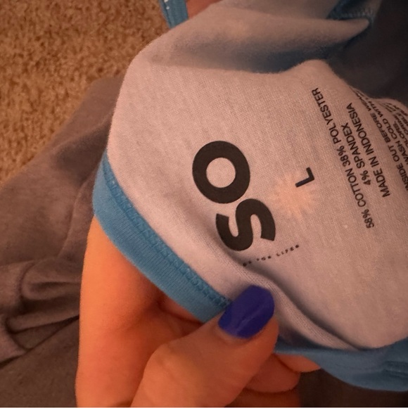 Cute blue cropped tank top with flower design 💙🌻 - Picture 3 of 3